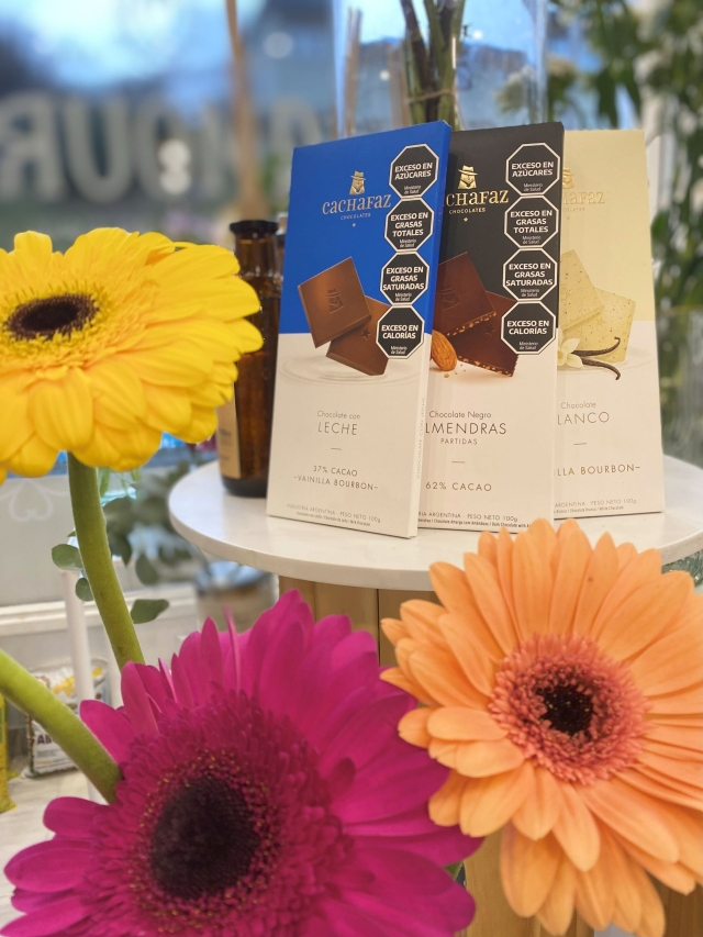 Chocolate Cachafaz Leche y almendras